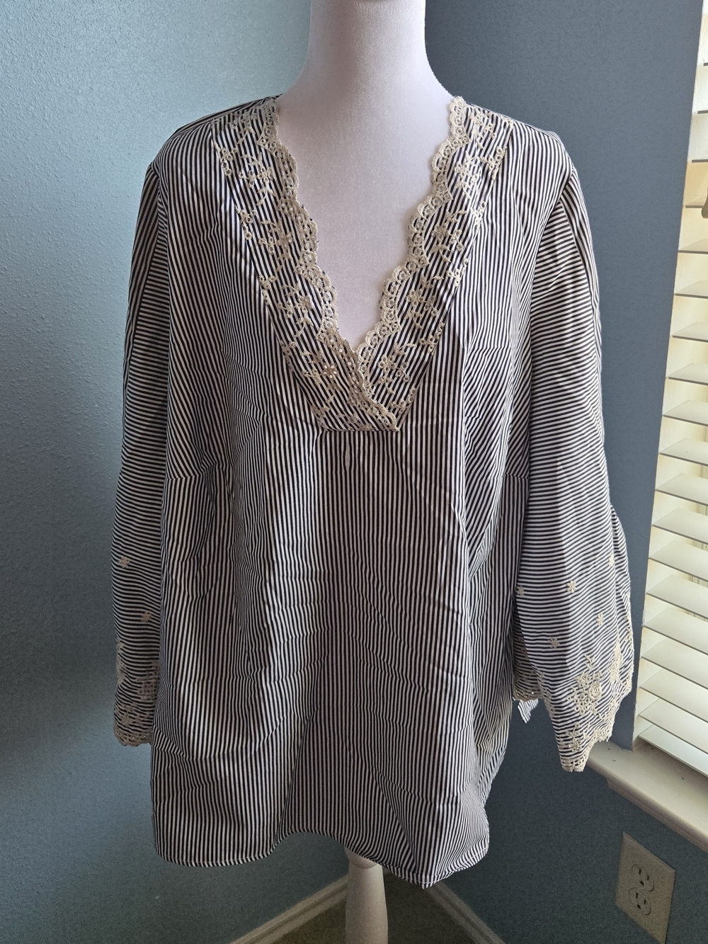 Women’s Striped V-Neck Lace Trim Blouse - Navy & White